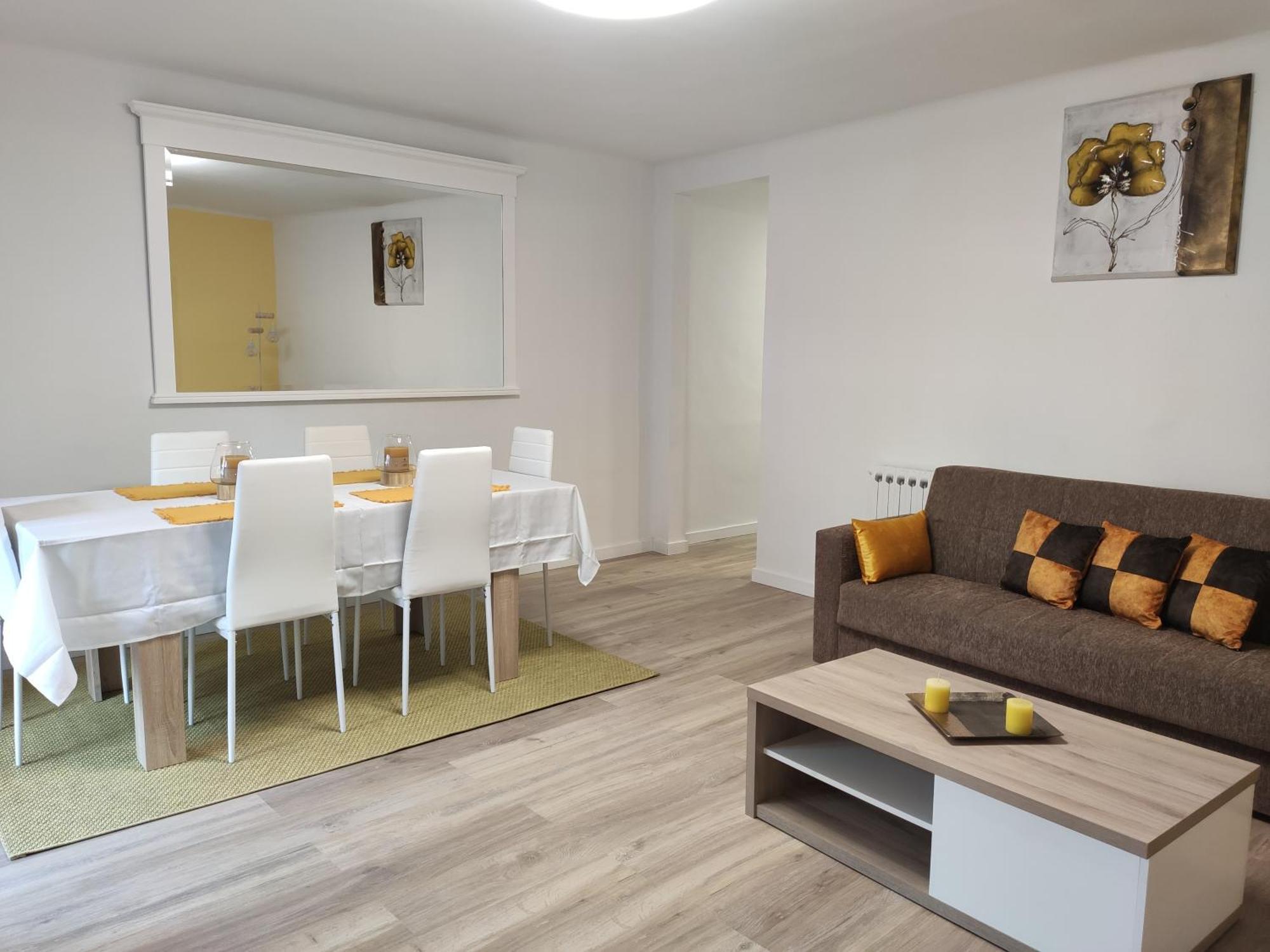 Apartamento Confort II ラ・セウ・ドゥルジェイ エクステリア 写真