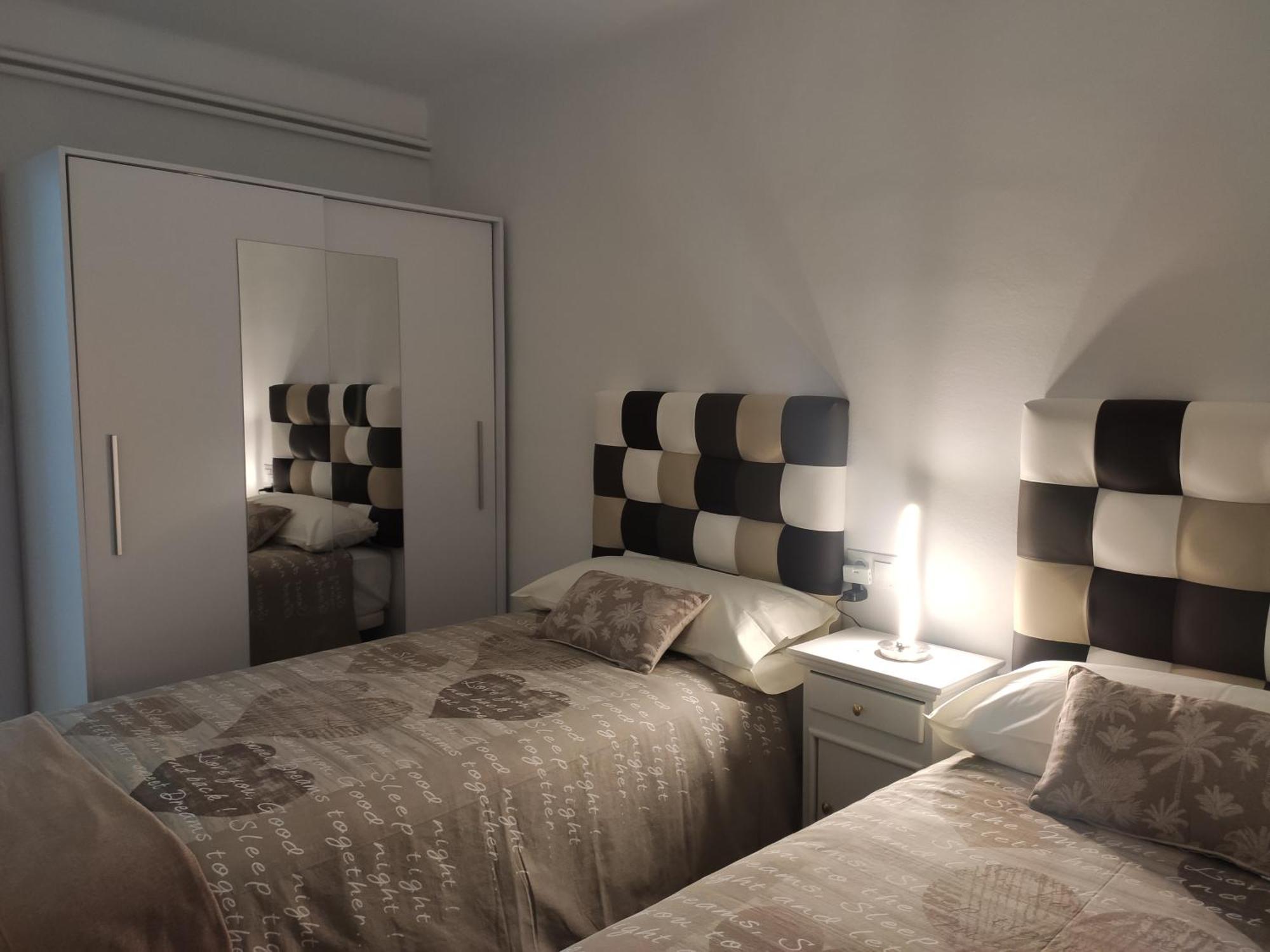 Apartamento Confort II ラ・セウ・ドゥルジェイ エクステリア 写真